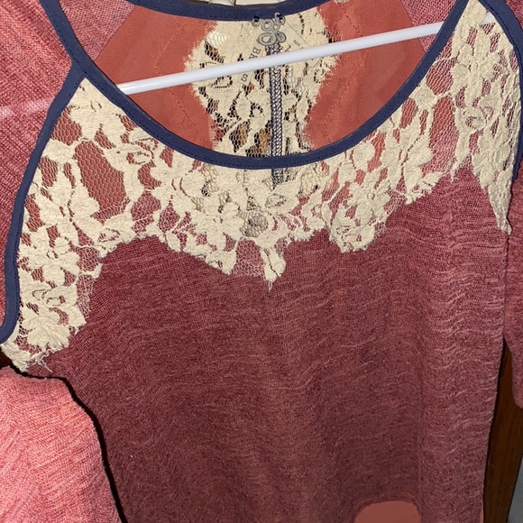 Women’s BKE  Lace Detail Top - Picture 5 of 9